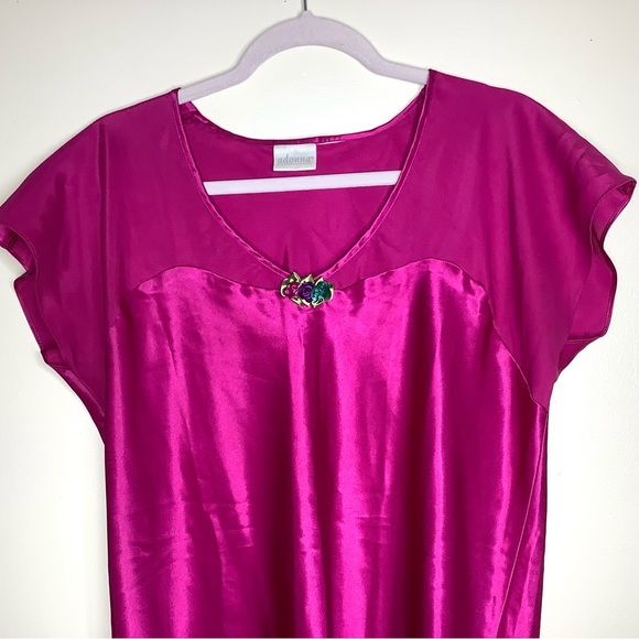< Vintage Adonna Nightgown > - Picture 2 of 3